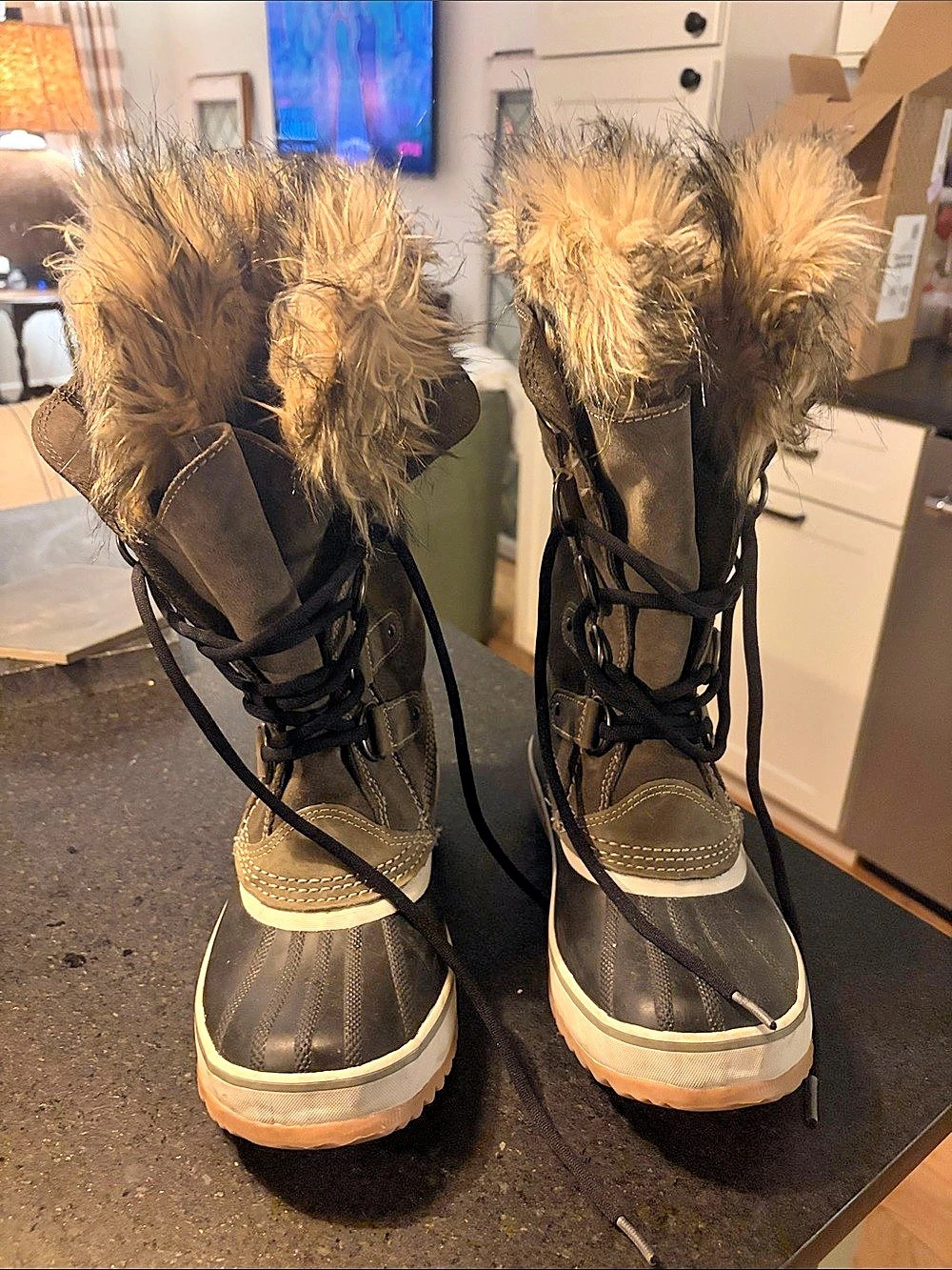 SOREL Joan of Arctic Boot Winter Boots in Brown & White